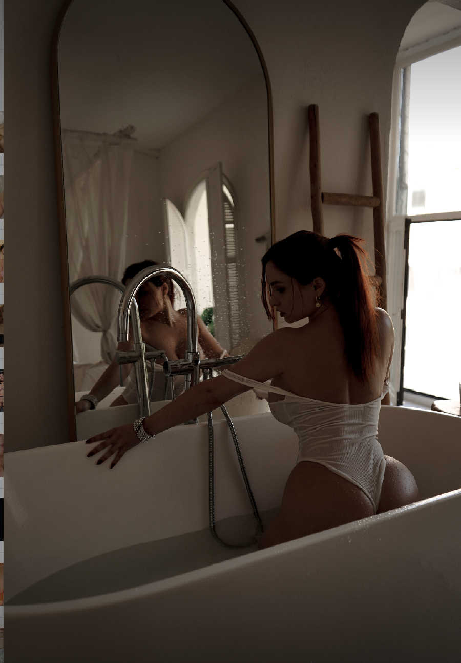 A playful frame from Miranda Faith nude — online in Goyania