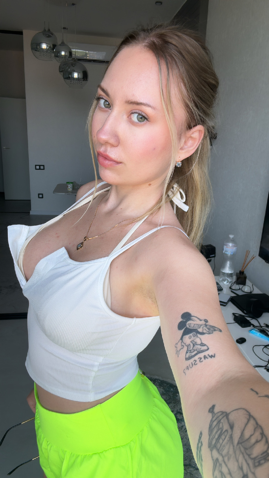 KateV in her underwear in Goyania