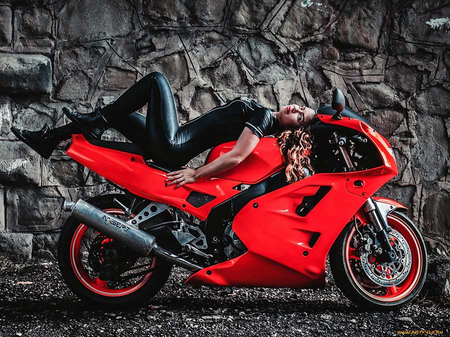 Beautiful girl Beautiful girls and motorcycles in Goyania