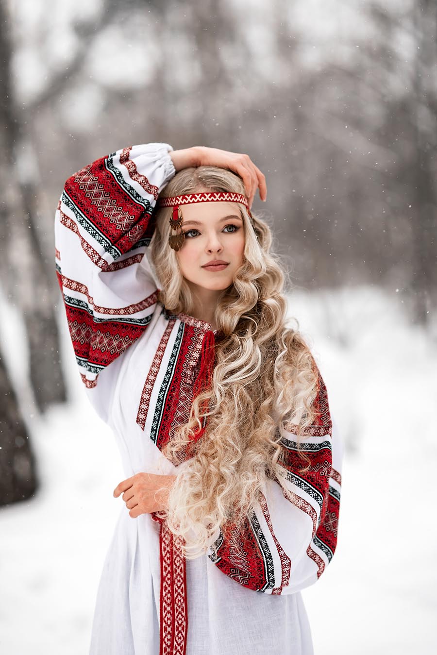 Slavic girls’s look of the day — catch her live in Goyania