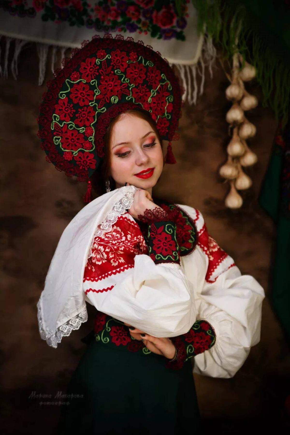 Take a pause and enjoy Women in Slavic costumes — streaming from Goyania