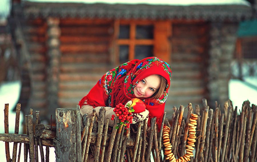 Sexy girl Women in Slavic costumes in Goyania