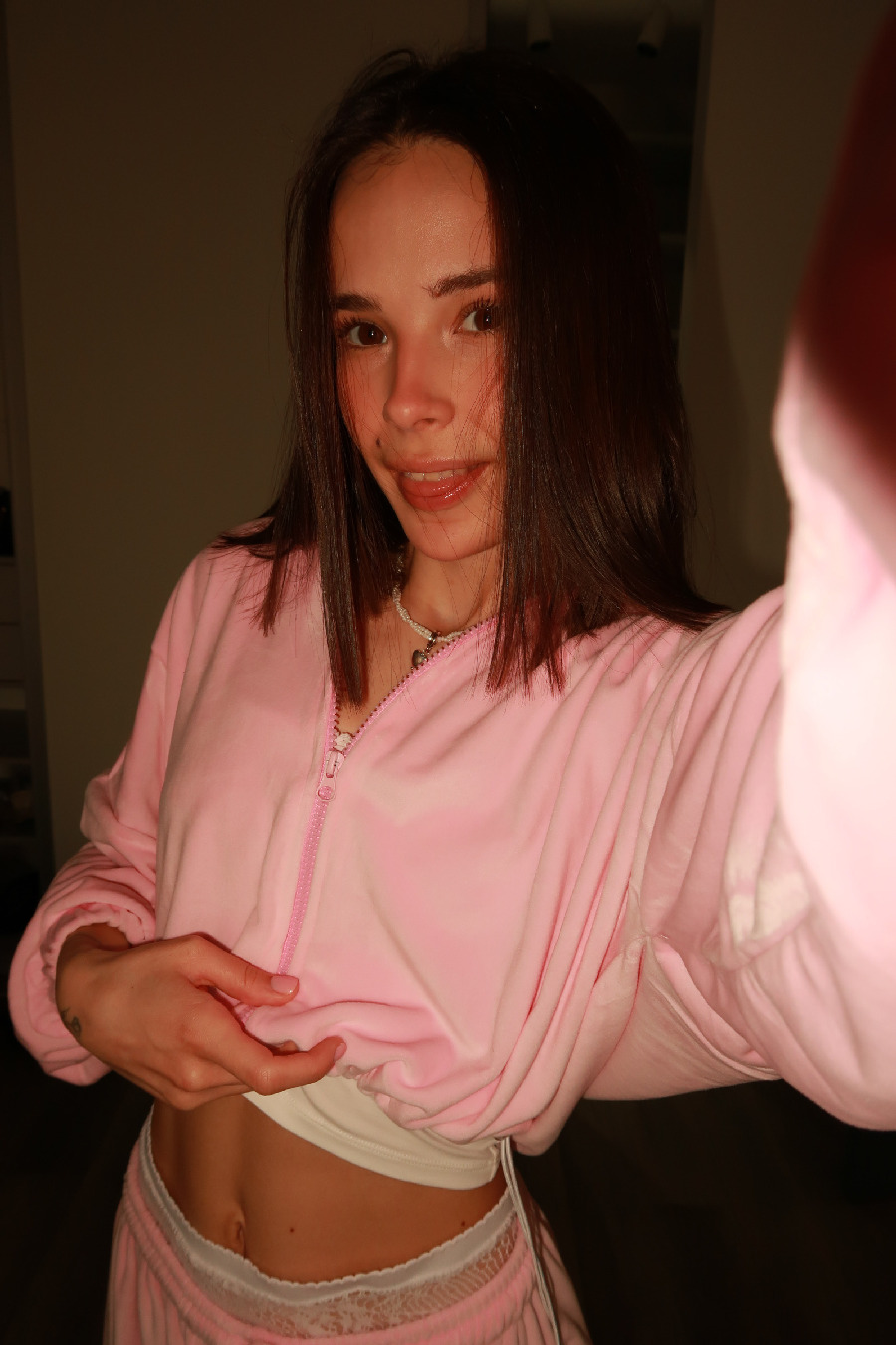 Tina brings the glow — live moments in Goyania